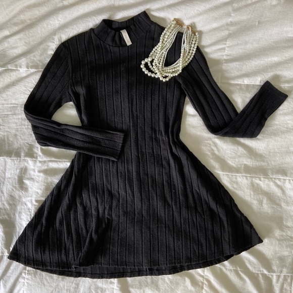 🌸 3 for $15 🌸 Long Sleeve Black Knit Top - Picture 1 of 4